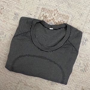 Lululemon Size 6 Long Sleeve Tech Shirt